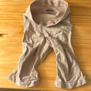 Skims Sculpting Short Mid Thigh